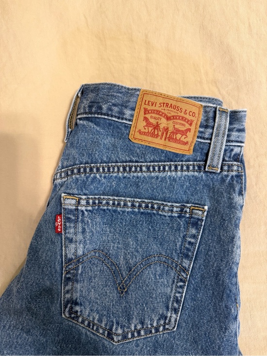Levi's Pants - Levi's high waisted mom shorts size 28